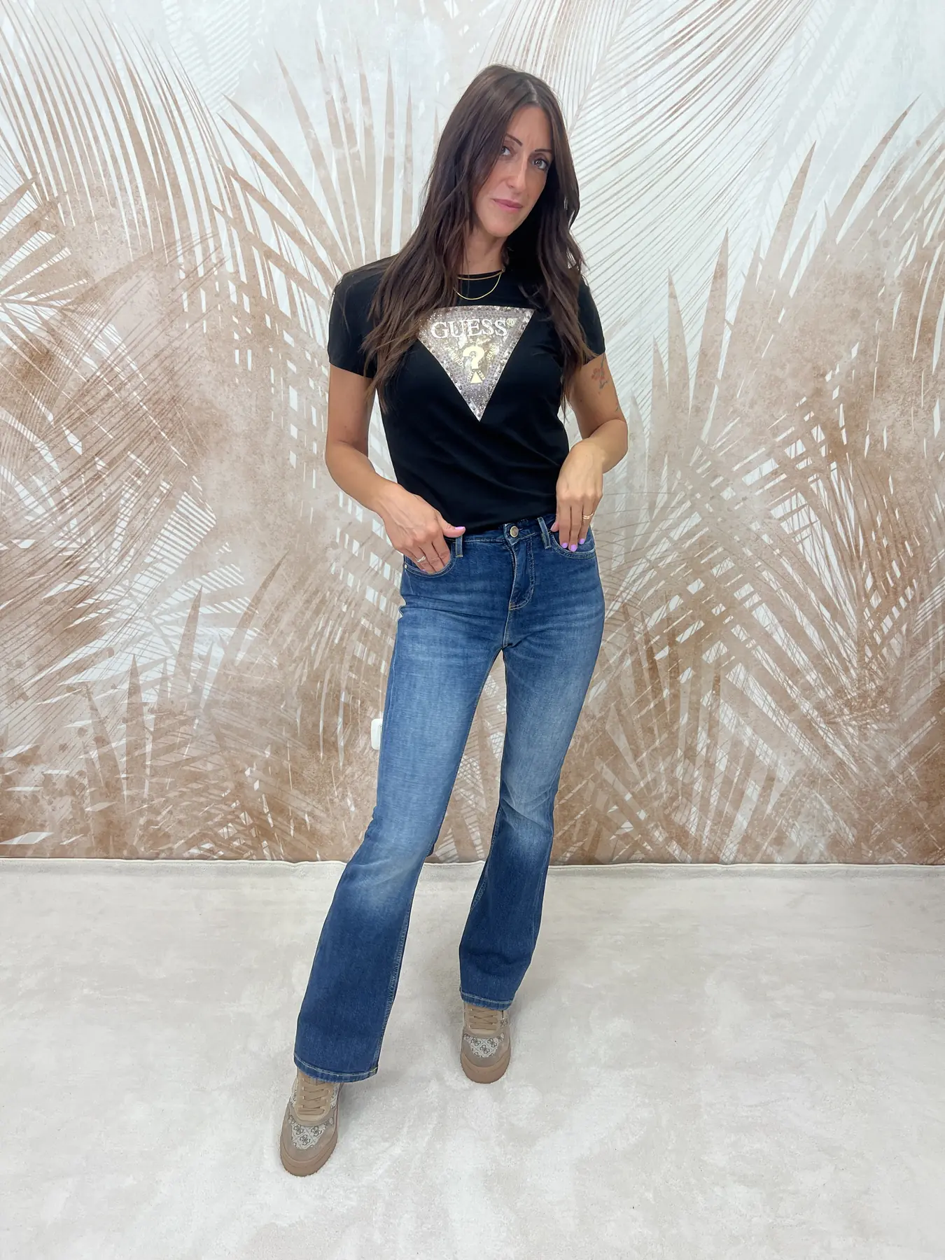 T-shirt Guess Snake Triangle nero - W6YI31 K4350